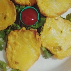 A picture of Aloo ki Pakodi.