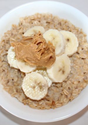 Una foto de Rica avena con plátano miel y canela 🥞