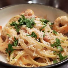 A picture of Garlic White Wine Shrimp Pasta.
