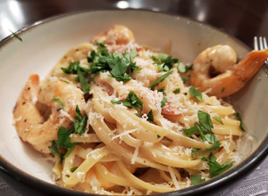 A picture of Garlic White Wine Shrimp Pasta.