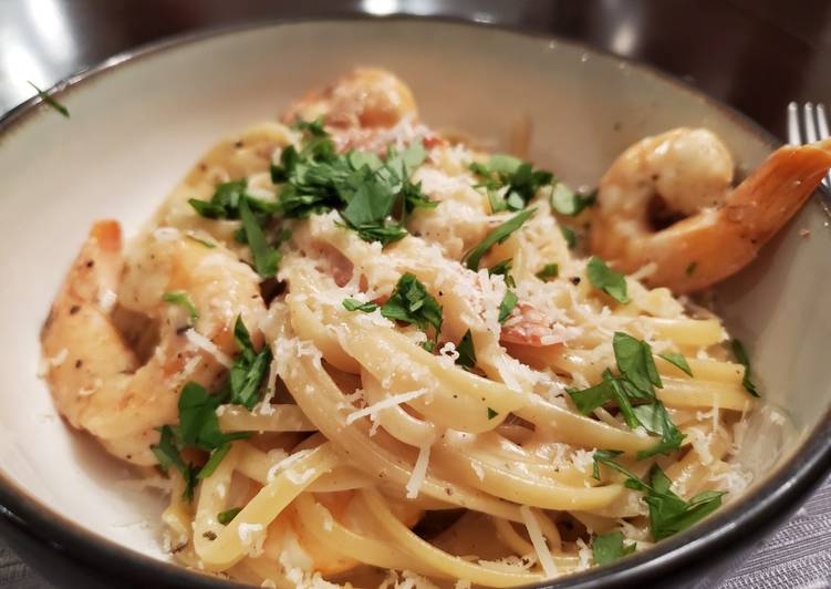 Easiest Way to Prepare Speedy Garlic White Wine Shrimp Pasta