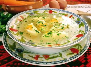 Foto di Supa de galuste - Gnocchi di semolino in brodo (ricetta rumena)