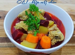 Hình của món Canh Củ Dền Hầm Xương.
