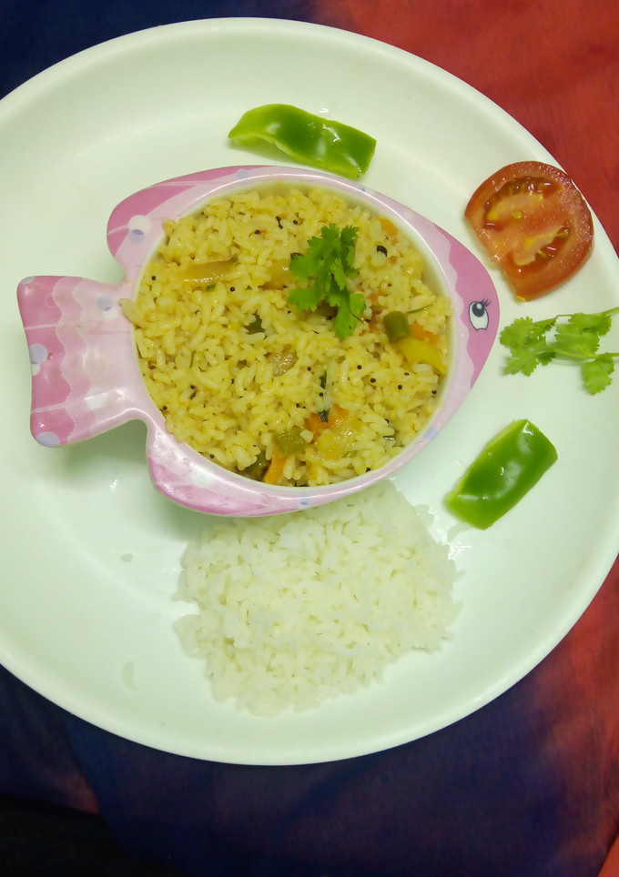 மீந்த  சாதத்தில் பிரைட் ரைஸ் செய்முறை முக்கிய புகைப்படம்