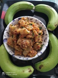 કાચા કેળા ની સુકી ભાજી (Raw Kela Suki Bhaji Recipe In Gujarati) રેસીપી મુખ્ય ફોટો