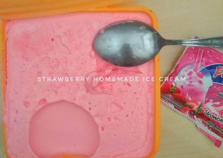 Strawberry homemade ice cream