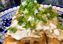Enchiladas de pollo en salsa verde