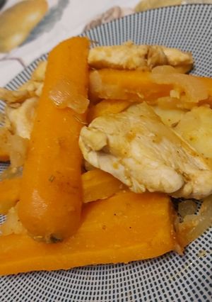 Une photo de Poulet aux légumes de saison