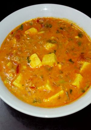 A picture of Paneer (cottage cheese) curry.