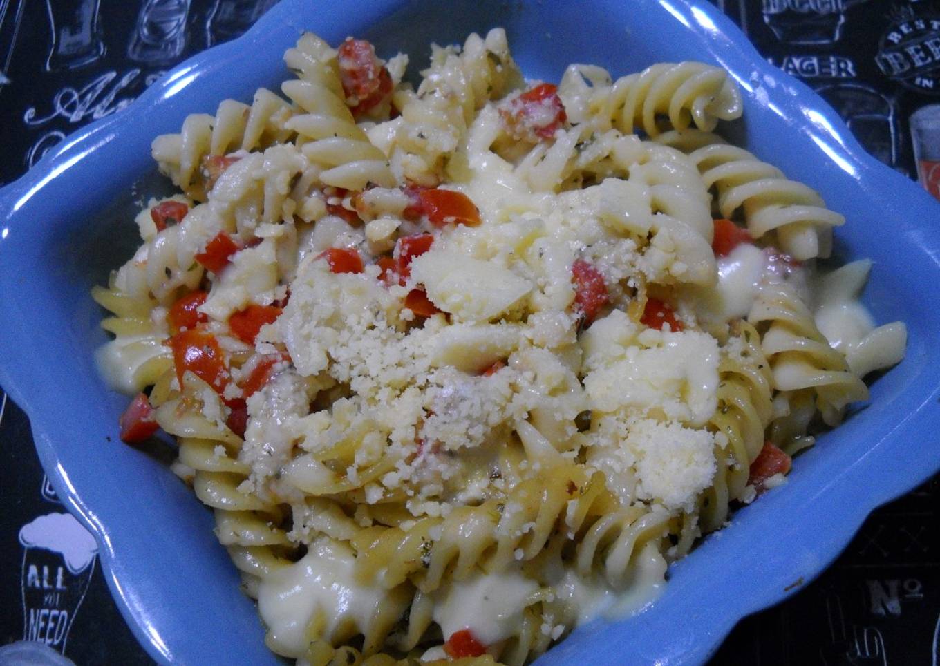 Hélices (tirabuzones) caprese al horno