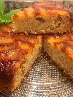 Una foto de Pastel de manzana con pasas al ron