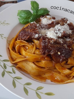 Una foto de Pasta con carrilleras