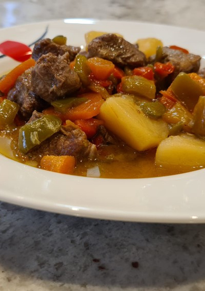 Una foto de Ternera con pimientos al vino blanco