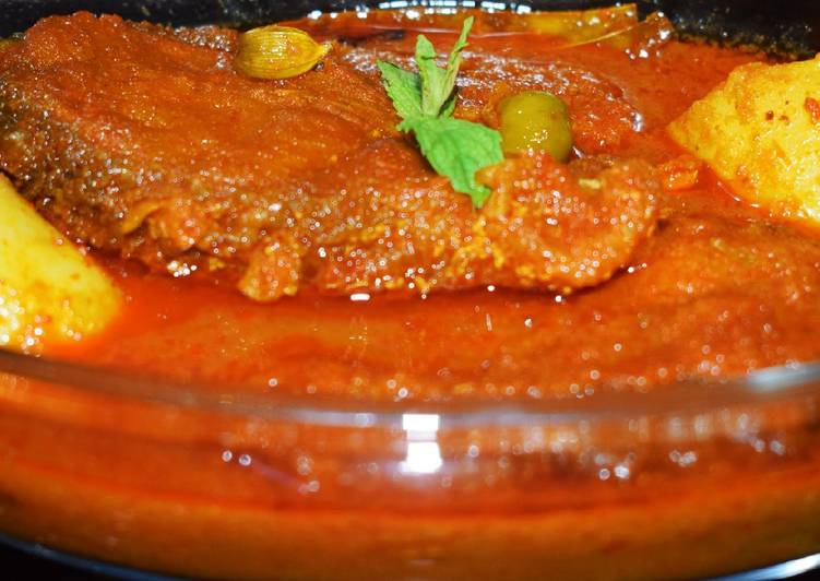 Recipe of Quick Traditional Bengali Chital Fish Kalia Clown Knife fish gravy