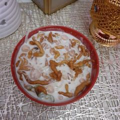 A picture of Dahi phulki chat.