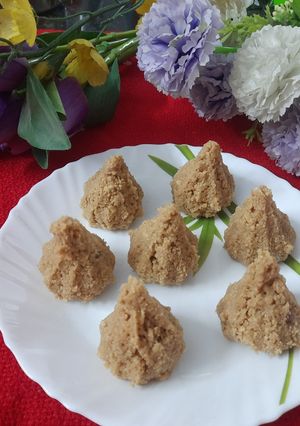 A picture of Jaggery modak.