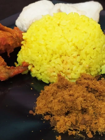 Langkah Mudah untuk Menyiapkan Resep  Nasi kuning gurih,enak dan simpel yang Bisa Manjain Lidah, Sempurna