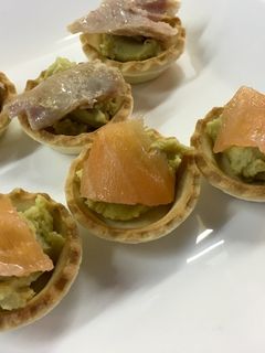 Una foto de Tartaletas de hummus y ahumados