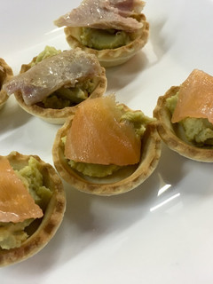 Una foto de Tartaletas de hummus y ahumados