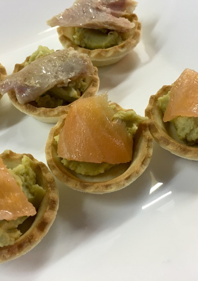 Una foto de Tartaletas de hummus y ahumados
