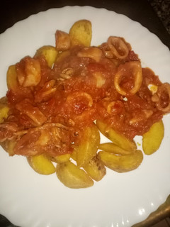 Una foto de Calamares en salsa