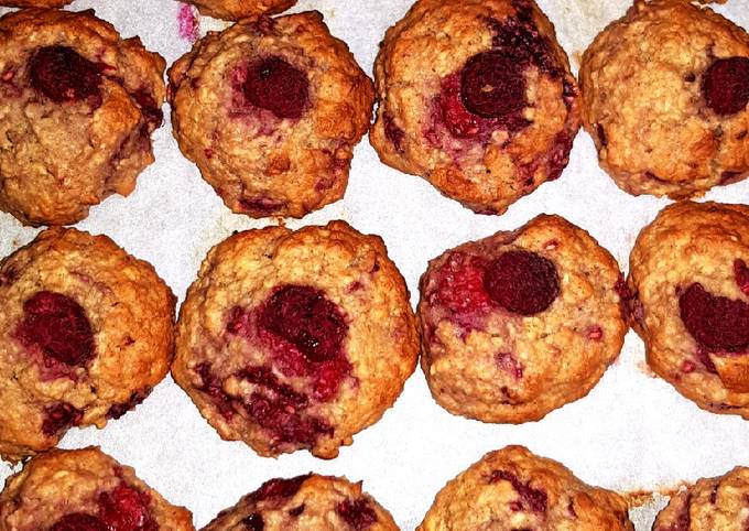 Raspberry cookies with oat flour