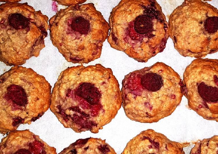 Raspberry cookies with oat flour