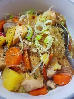 Hình của món Miến gà kiểu Hàn Quốc.
