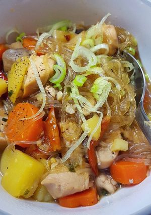 Hình của món Miến gà kiểu Hàn Quốc.