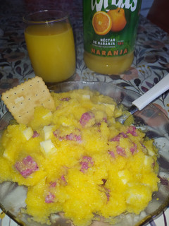 Una foto de Polenta con queso y salame 😋