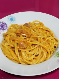Una foto de Espaguetis con carbonara de curry