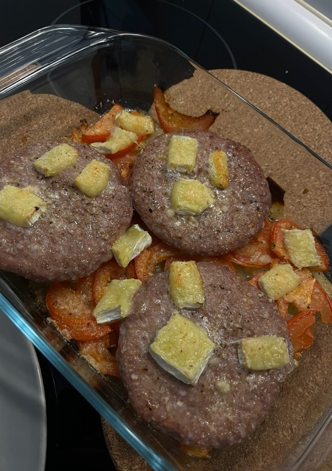 Una foto de Hamburguesa al horno con queso