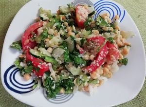 Una foto de Ensalada de cous cous con garbanzos