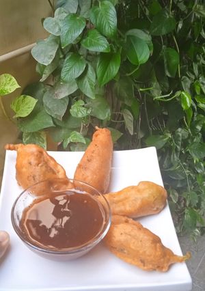 A picture of Stuffed Chilli Pakoras.