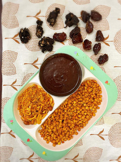 ખજુર-આંબલી ની ચટણી (Khajoor Tamarind Chutney Recipe In Gujarati) રેસીપી મુખ્ય ફોટો