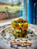 Timbal de mango, aguacate y queso fresco
