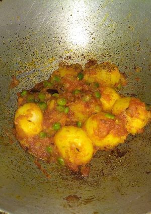 A picture of Dum aloo.