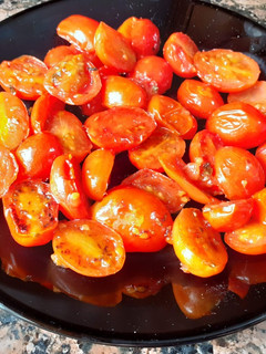 Una foto de Cherrys a la plancha con orégano