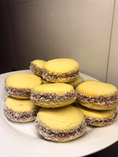 Una foto de Alfajores de maicena 😋