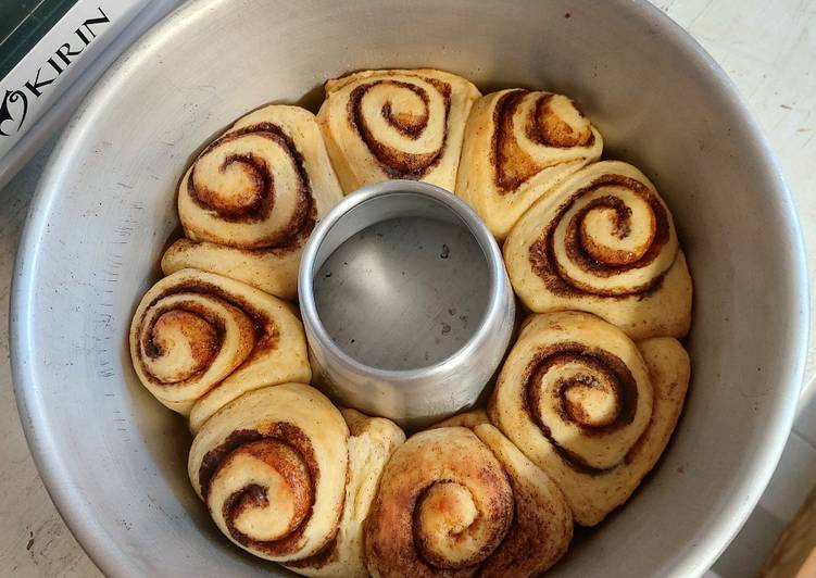 Cinnamon Roll / Roti Kayu Manis Keju