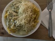 Una foto de salsa de queso azul para pasta