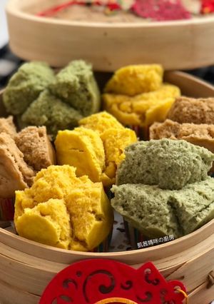 A picture of Three Types of Prosperity Steamed Cakes (Fa Gao) for the Year of the Ox.