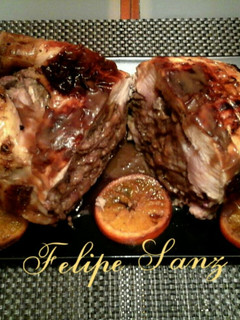 Una foto de Pollo relleno de boletus, pavo y manzana