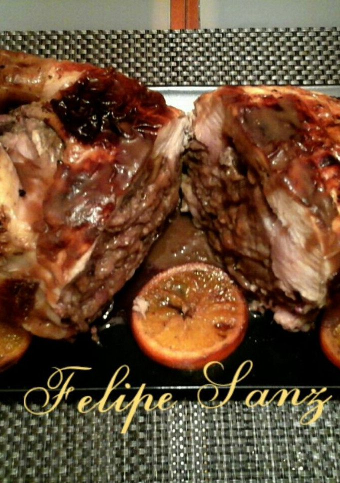 Una foto de Pollo relleno de boletus, pavo y manzana