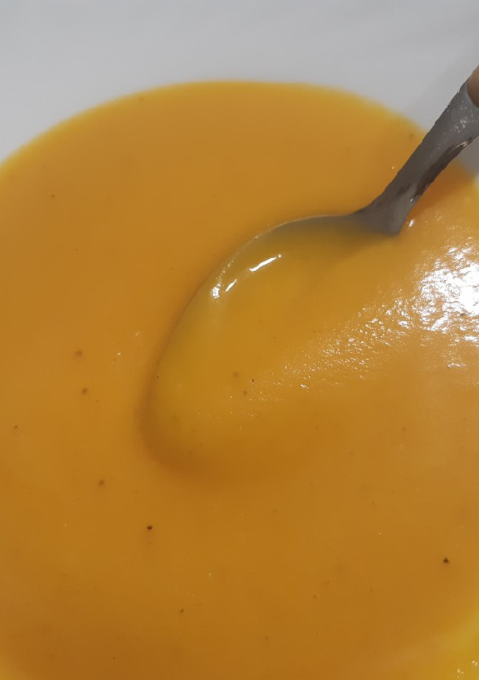 Una foto de Puré de calabaza, zanahoria y cebolla toque de comino y jengibre