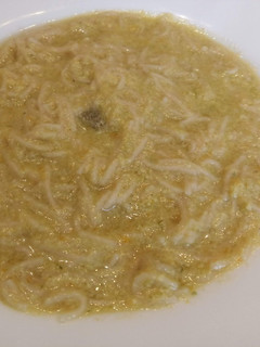 Una foto de Sopa de verdura con fideos, huevo y queso
