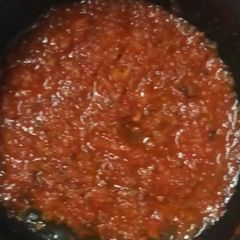 A picture of Pizza sauce.