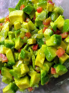 Una foto de 🥑Ensalada de palta, morrón y cebolla🥑