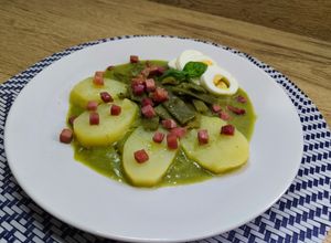 Foto principal de Judías verdes con jamón en salsa de calabacín