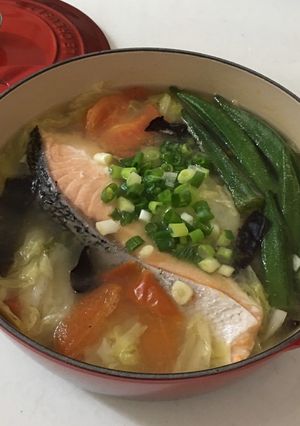 味噌鮭魚鮮蔬鍋 的食譜成品照片